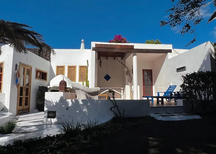 Casa Hibisco Mit Schoenem Garten By Interhome Appartement